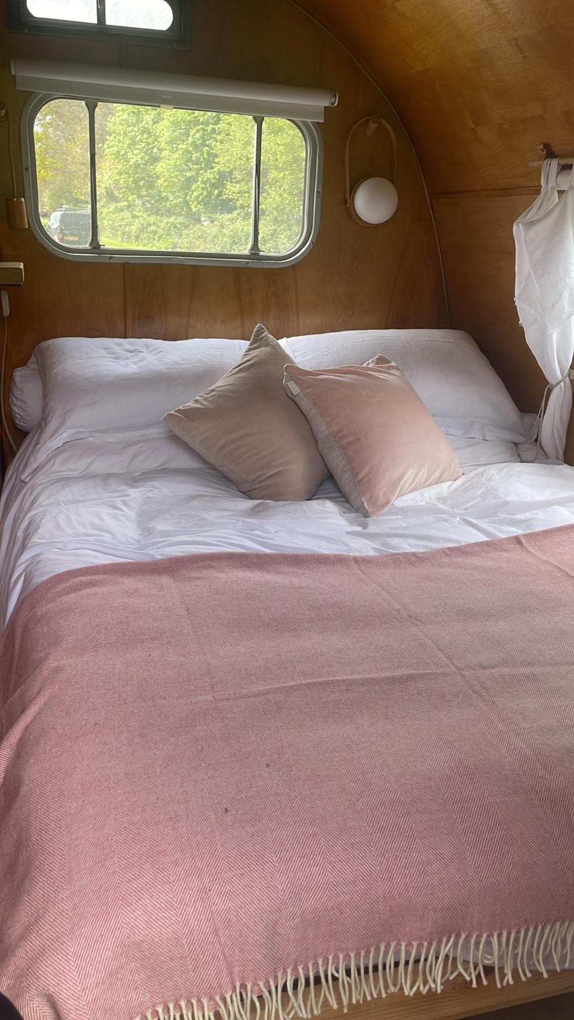 Silver Airstream Glamping & Rental Chichester Exteriér fotografie